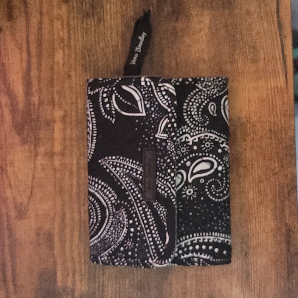 NWOT Vera Bradley RFID Euro Wallet in Stellar Paisley